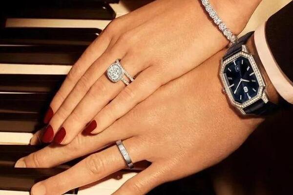 女生结婚戒指应该戴哪只手